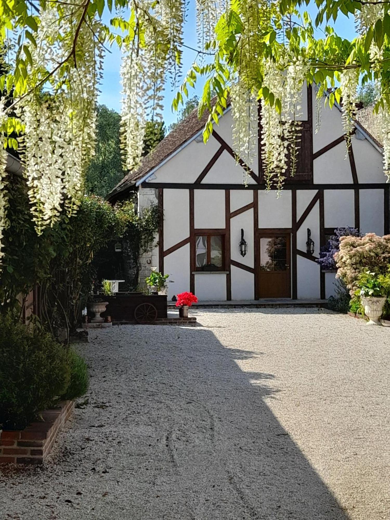 Aux Sources De Ouanne Bed & Breakfast Exterior foto