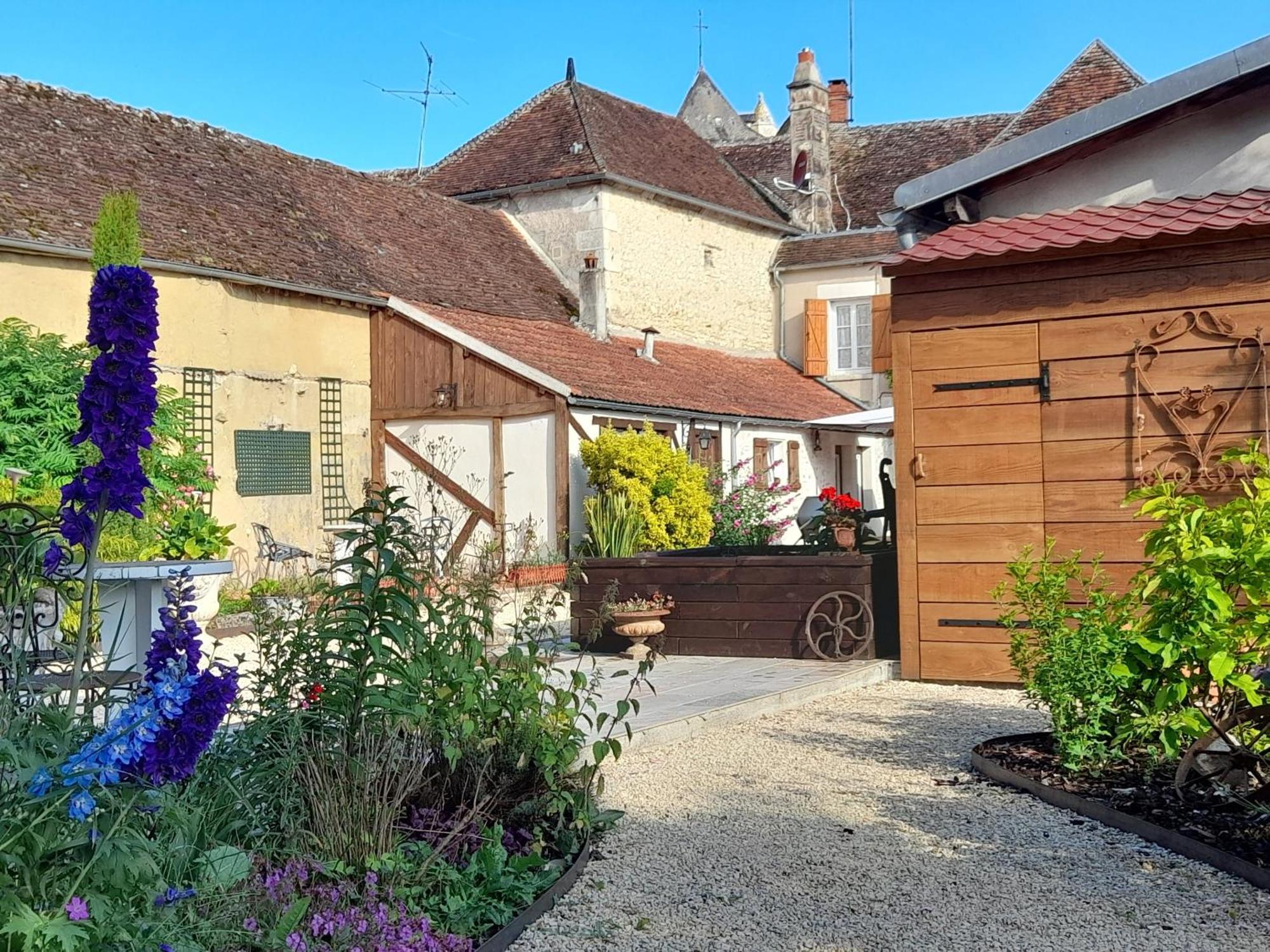 Aux Sources De Ouanne Bed & Breakfast Exterior foto