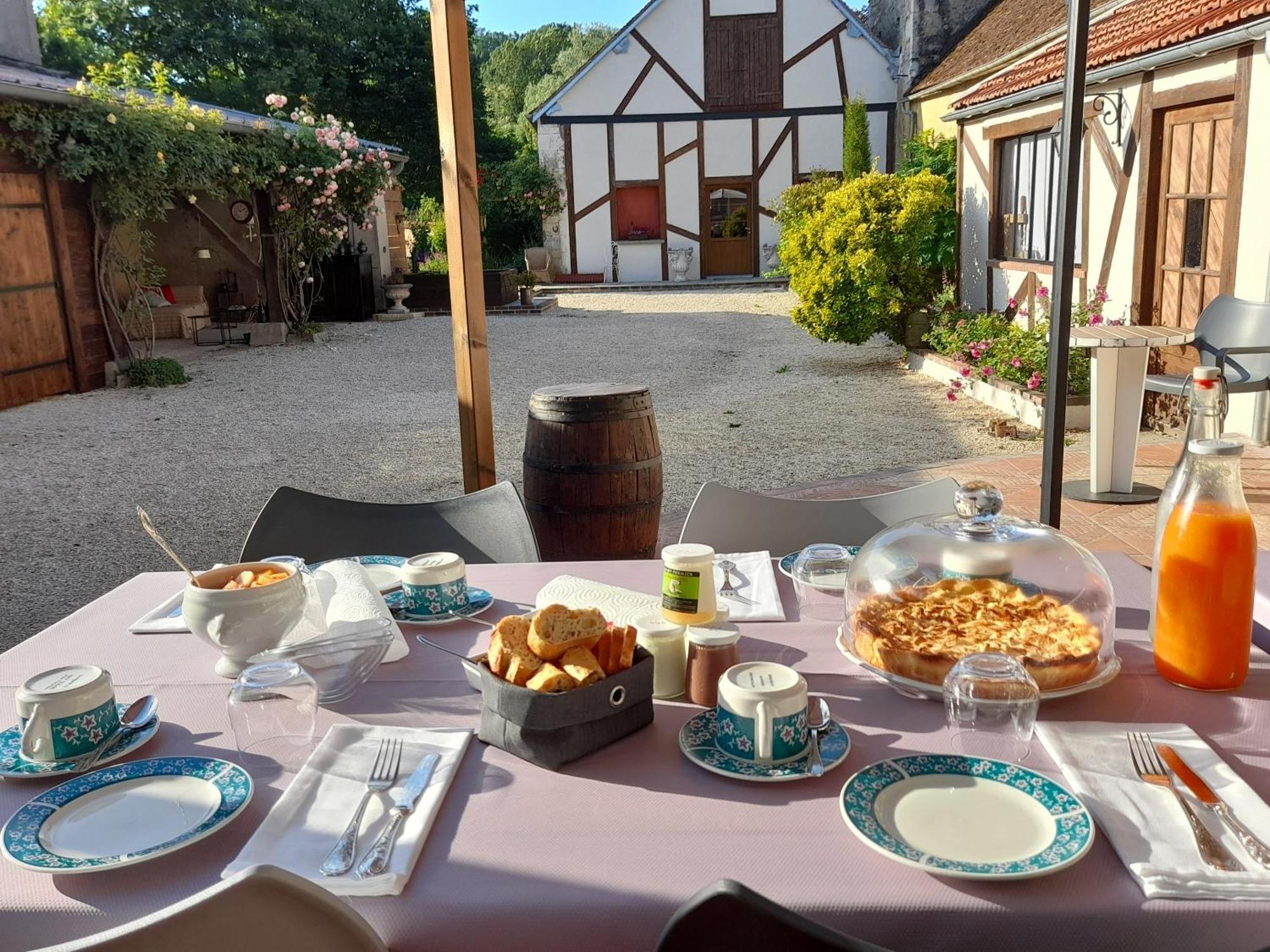 Aux Sources De Ouanne Bed & Breakfast Exterior foto