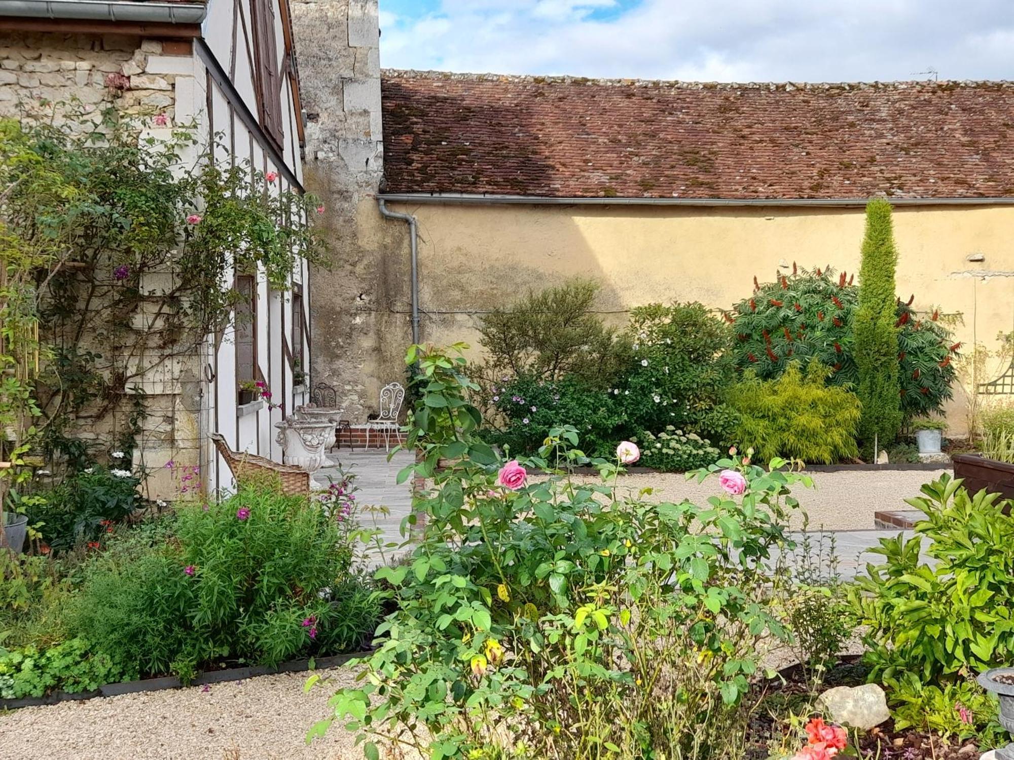 Aux Sources De Ouanne Bed & Breakfast Exterior foto